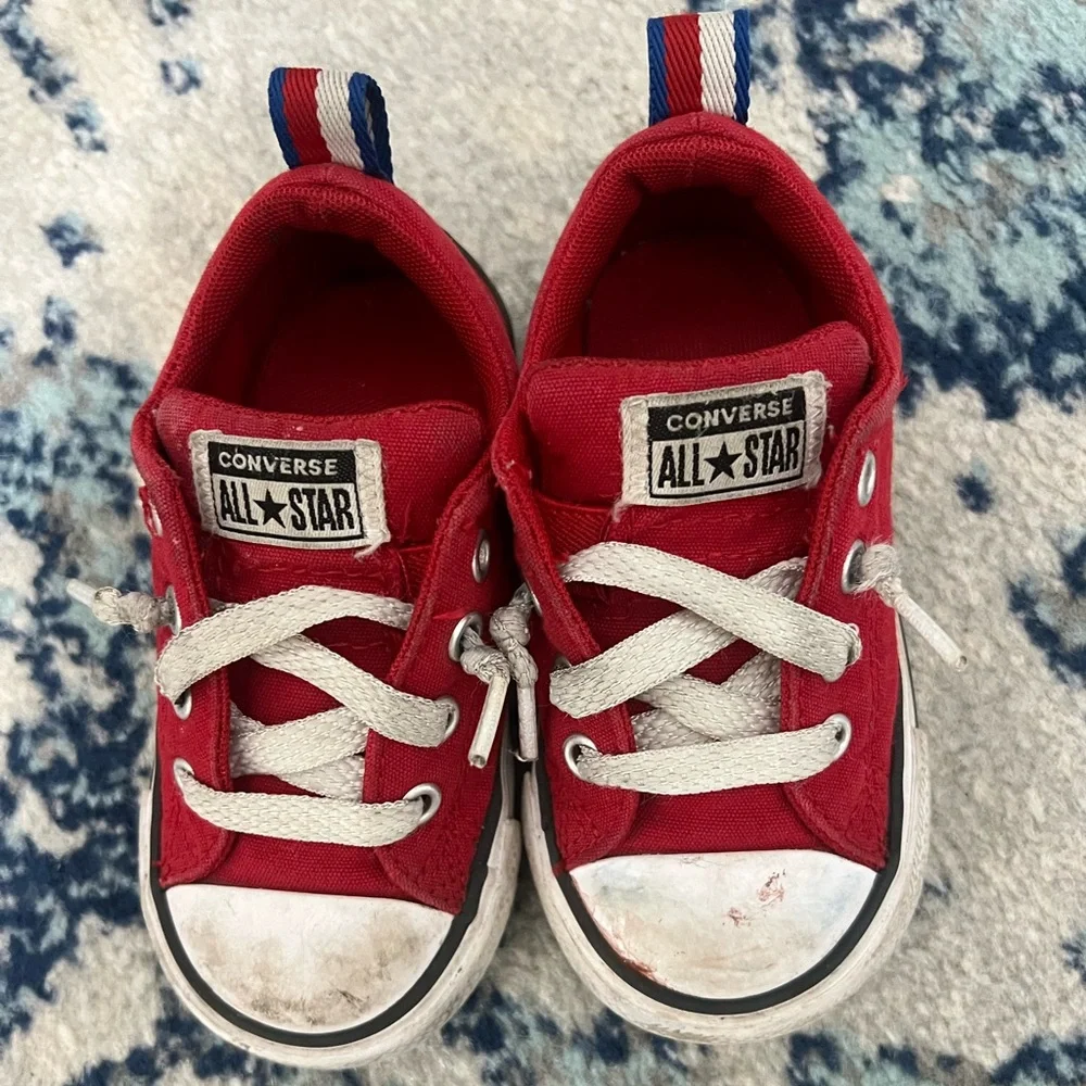 Converse Toddler Kids Red and White Sneakers size 6 GUC